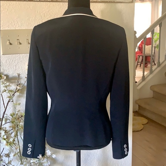 Classic Novello-Bloom Blazer With Piping Detail - Picture 3 of 8